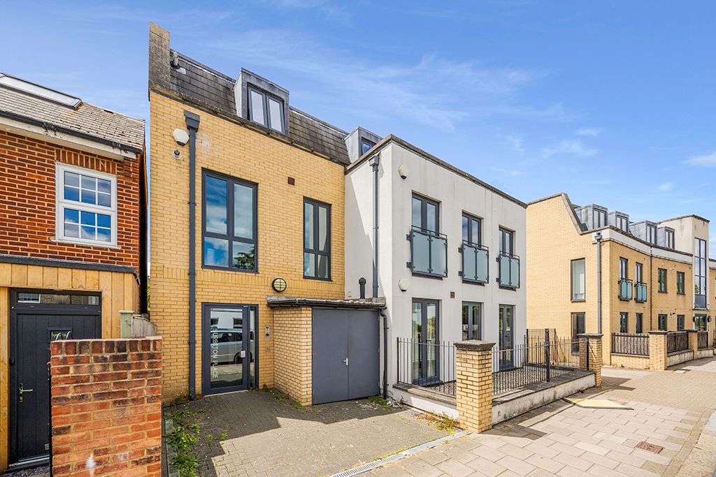 2 bed flat for sale in Brighton Road, Surbiton KT6 Zoopla