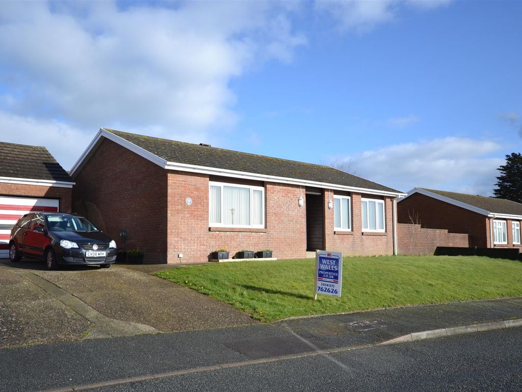 3 bed detached bungalow for sale in Shakespeare Close, Priory Park