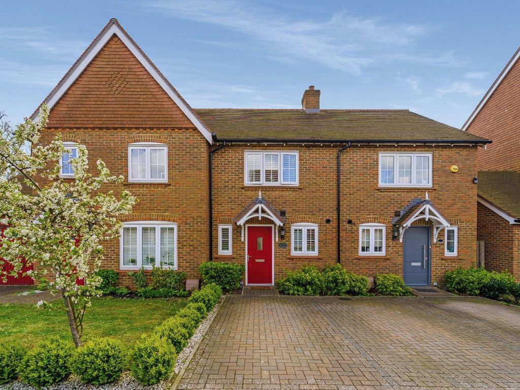 2 bed terraced house for sale in Hayton Crescent, Tadworth KT20, £