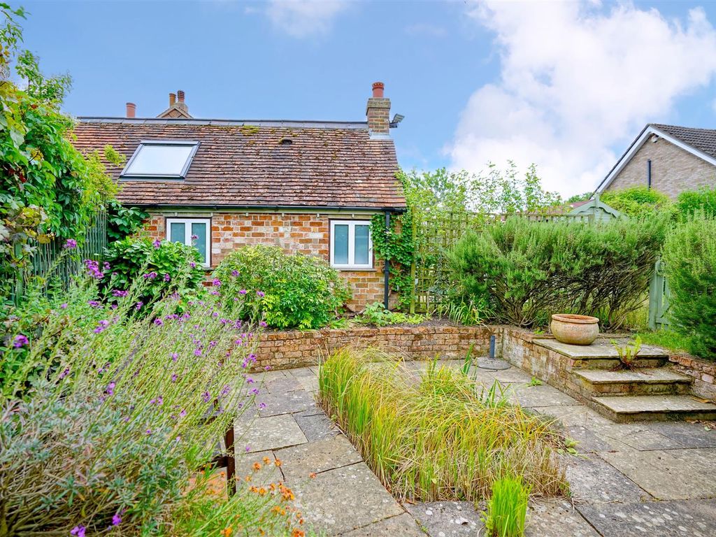 1 bed cottage to rent in Church Road, Willington, Bedford MK44, £610