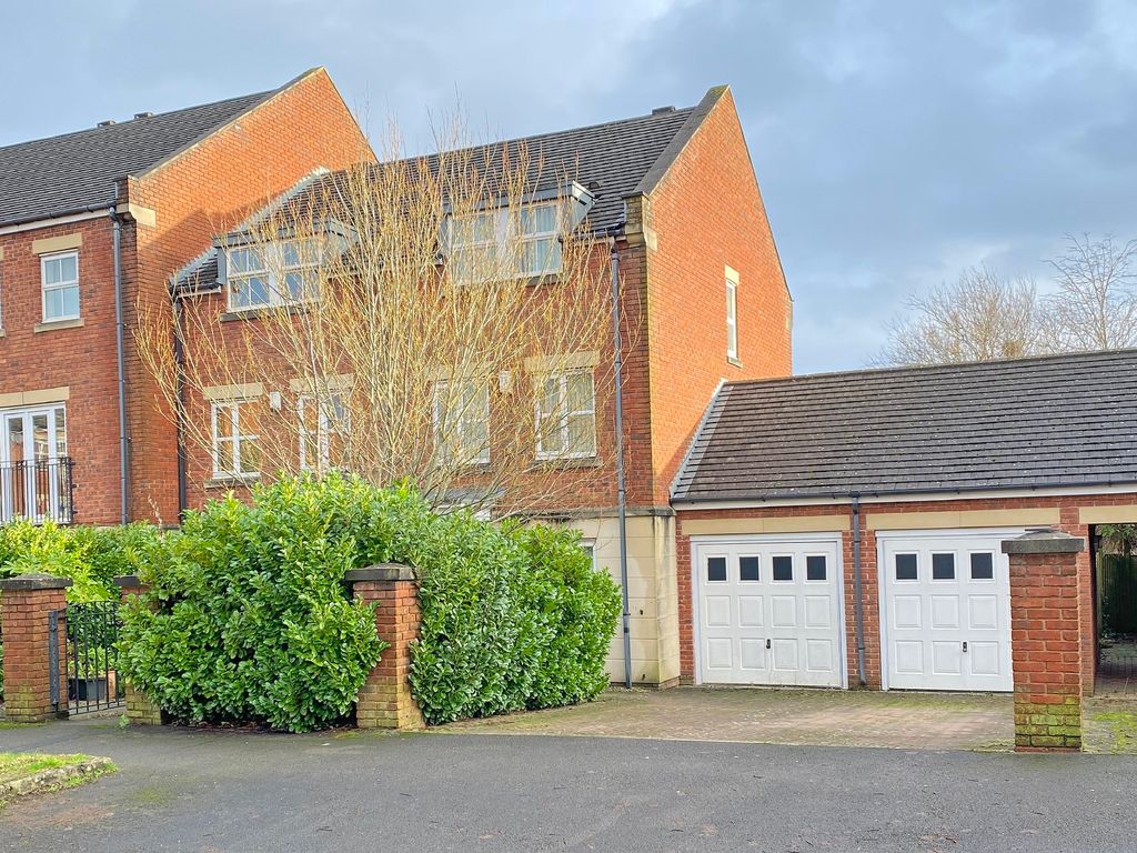 3 bed town house for sale in Hutton Gate, Harrogate HG2, £350,000 Zoopla