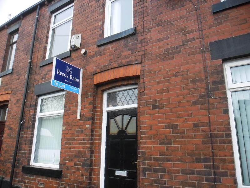 2 bed terraced house to rent in Malvern Street West, Rochdale