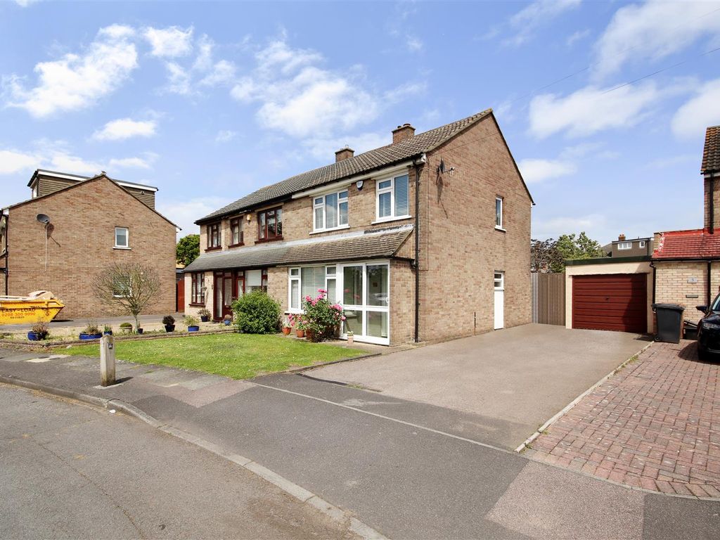 3 bed semidetached house for sale in Eskdale Close, Dartford DA2, £