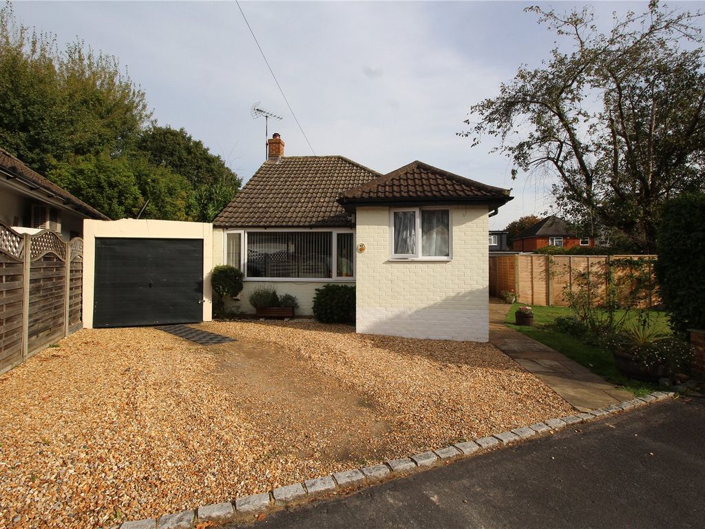 1 bed bungalow for sale in Pondtail Gardens, Fleet, Hampshire GU51, £