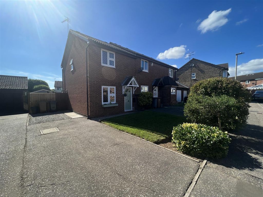 2 bed end terrace house for sale in Bankart Lane, Springfield