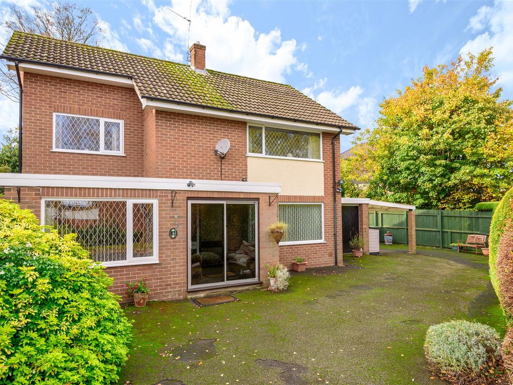4 bed detached house for sale in Mayern Close, Leominster HR6, £325,000