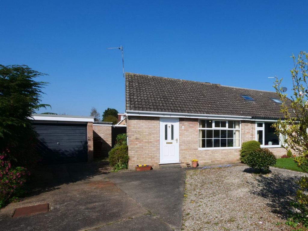 2 bed bungalow for sale in Windsor Drive, Wigginton, York, North