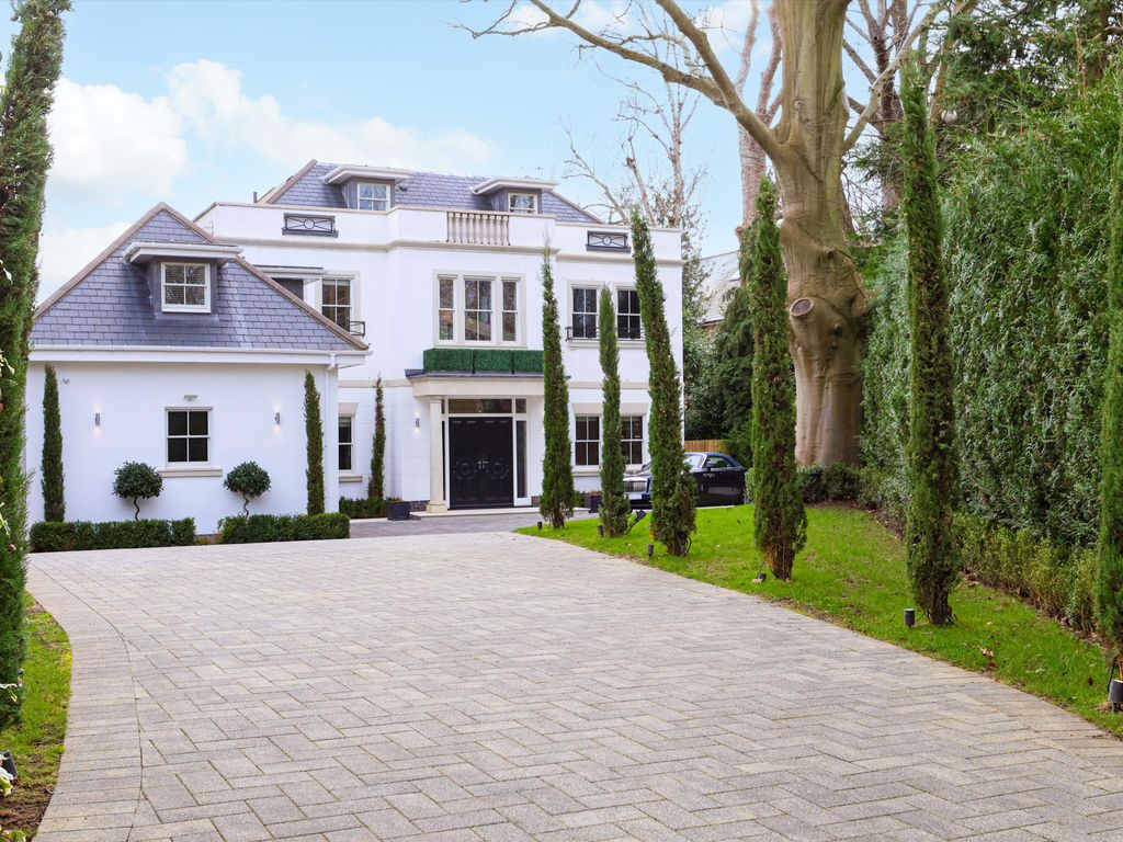 5 bed detached house to rent in Fairmile Avenue, Cobham, Surrey KT11, £