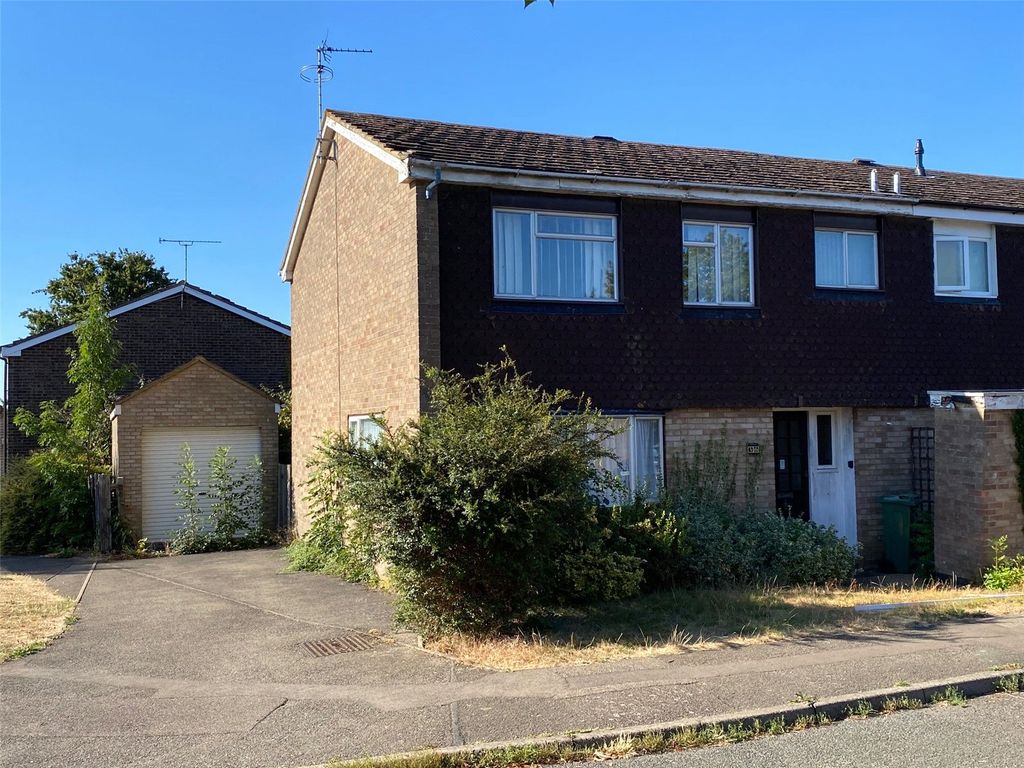 4 bed semidetached house for sale in Malletts Close, Stony Stratford