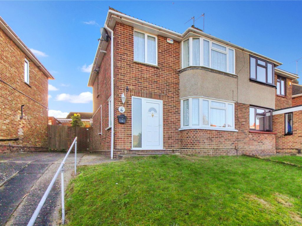 3 bed semidetached house for sale in Vale Drive, Davis Estate, Chatham