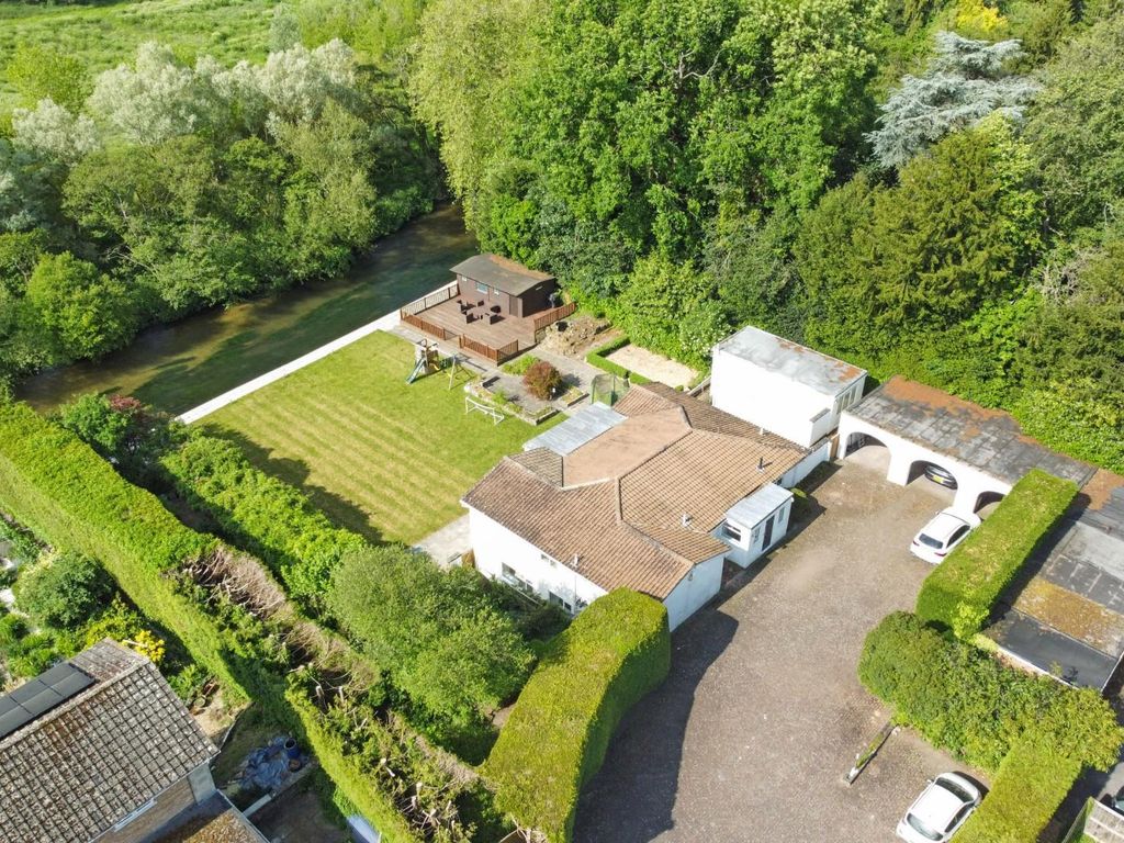 5 bed detached house for sale in Hadrians Close, Salisbury SP2 Zoopla