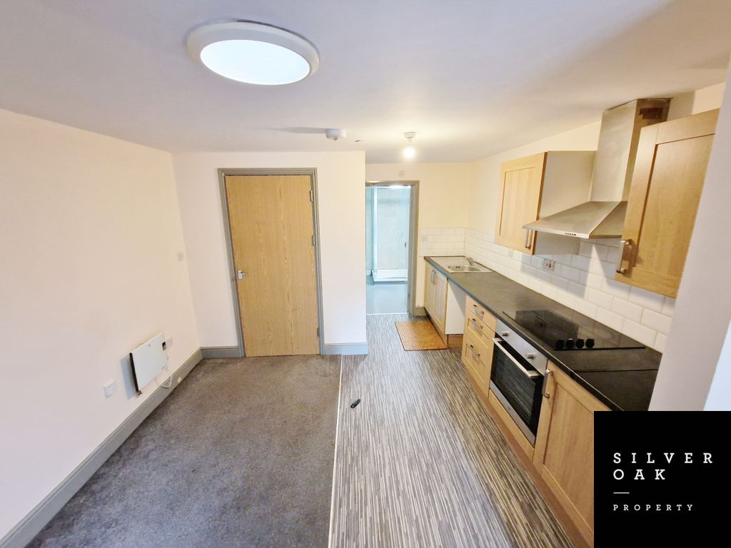 2 bed flat to rent in Flat 1, 15 West End, Llanelli, Carmarthenshire