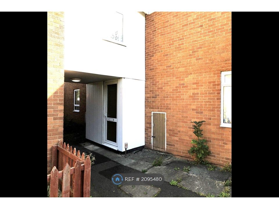 4 bed terraced house to rent in Ilmington Close, Redditch B98, £1,100