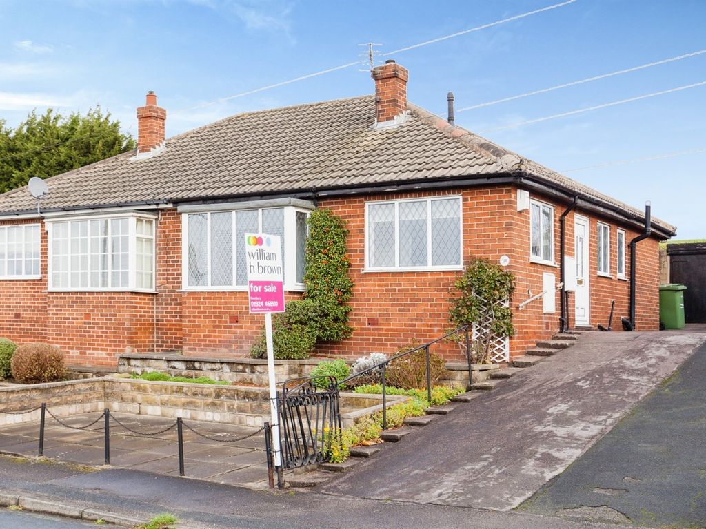 2 bed semidetached bungalow for sale in Watson Avenue, Dewsbury WF12