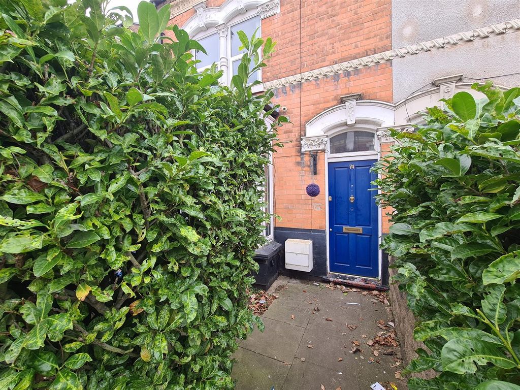 Room to rent in Hunton Road, Erdington, Birmingham B23, £699 pcm Zoopla