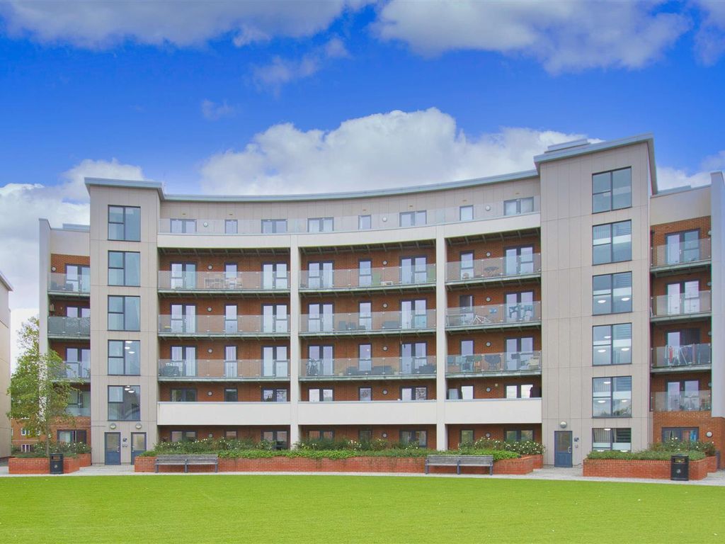 2 bed flat for sale in Gemini Park, Manor Way, Borehamwood WD6, £