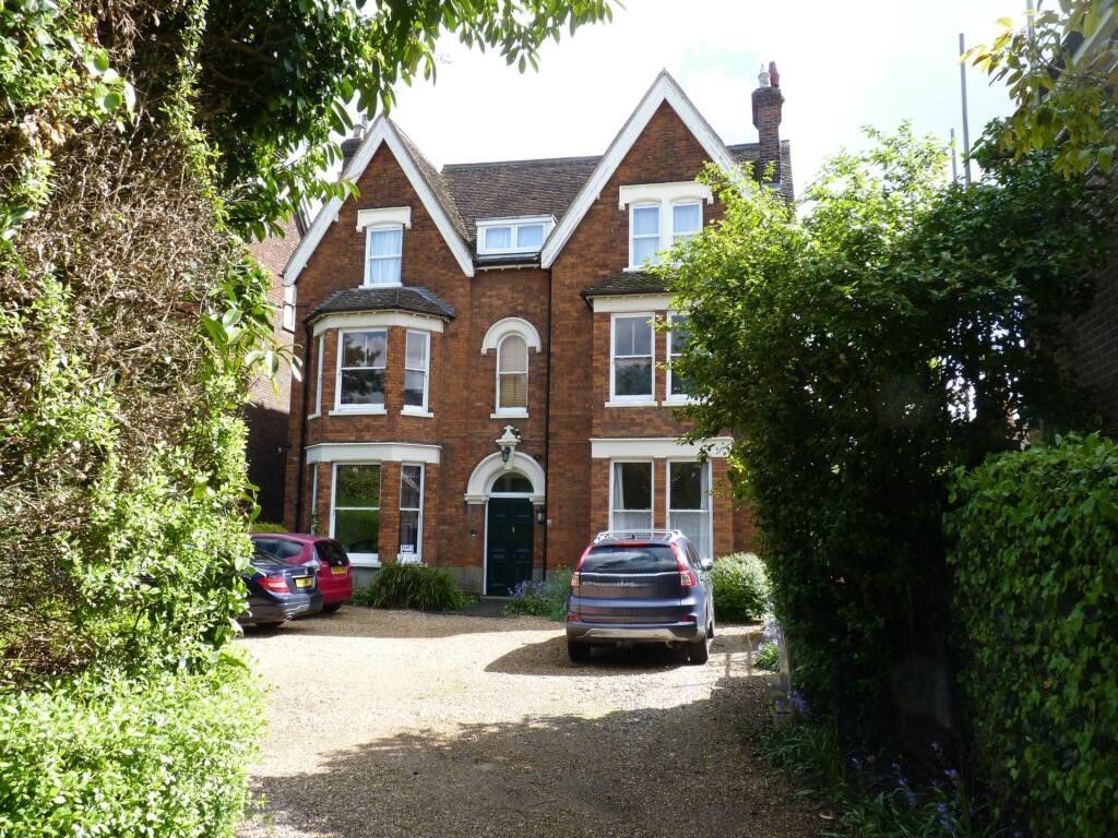 1 bed flat for sale in Rothsay Gardens, Bedford MK40, £105,000 Zoopla