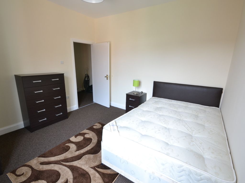 Room to rent in Pine Road, London NW2, £765 pcm Zoopla