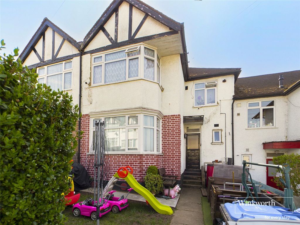 Oak Tree Dell Kingsbury London NW9  