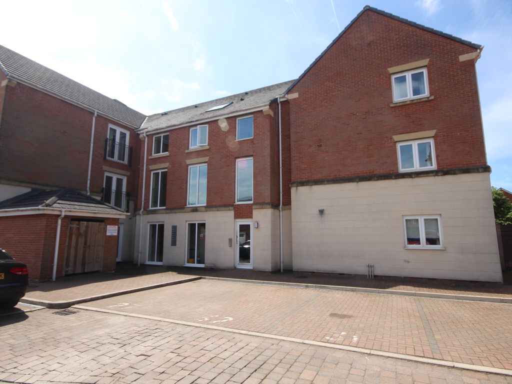 2 bed flat to rent in Weavers Court, Buckshaw Village, Chorley PR7, £800 pcm Zoopla