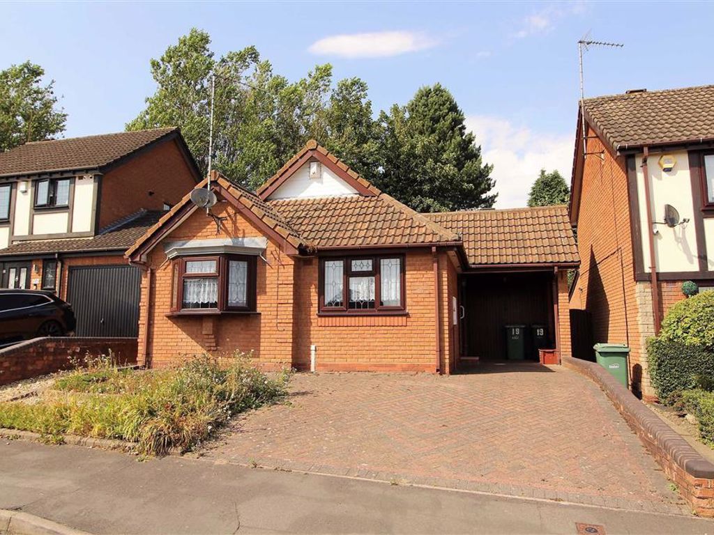 2 bed detached bungalow for sale in Bosworth Close, The Poplars