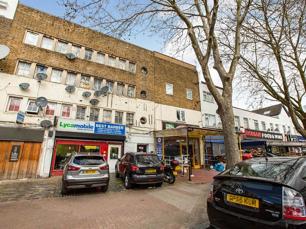 2 bed flat to rent in Barking Road, London E13, £1,500 pcm Zoopla