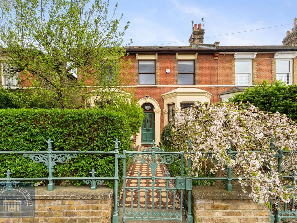 3 bed semidetached house for sale in Osborne Road, London E7, £