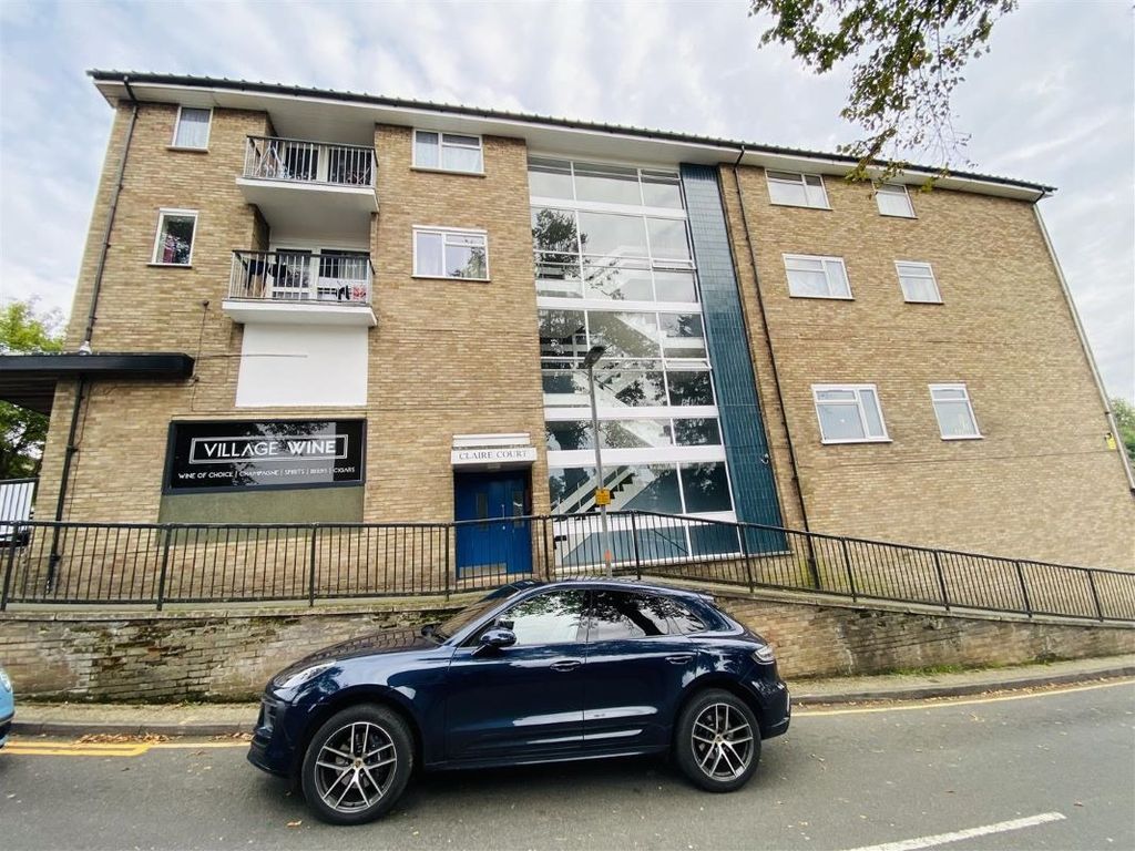 2 bed flat for sale in 5 Claire Court, High Road, Bushey WD23, £225,000