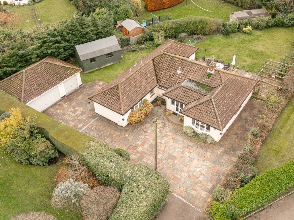 3 bed detached bungalow for sale in Dene Close, Outwood Lane, Chipstead