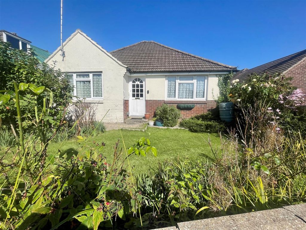 2 bed detached bungalow for sale in Common Mead Avenue, Gillingham SP8