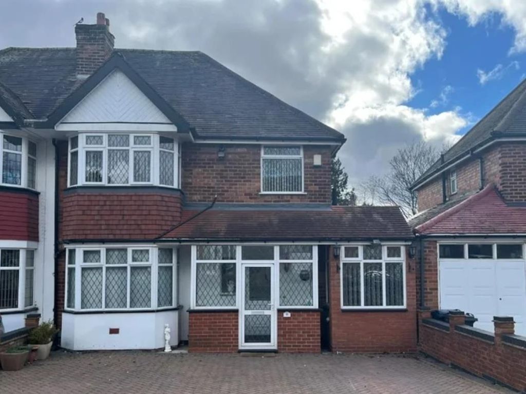3 bed semidetached house to rent in Radstock Avenue, Hodge Hill, Birmingham B36 Zoopla