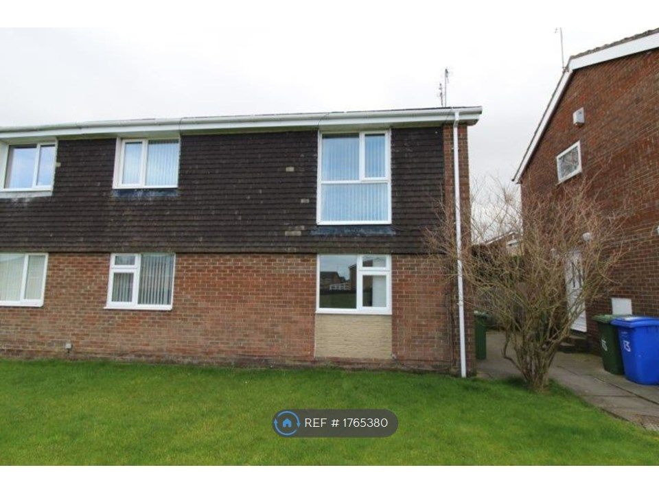 2 bed flat to rent in Portland Gardens, Cramlington NE23, £600 pcm Zoopla