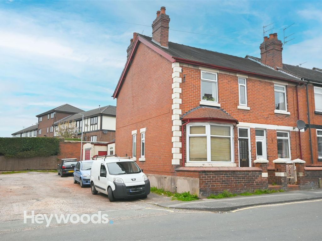 3 bed end terrace house for sale in Watlands View, Porthill, Newcastle