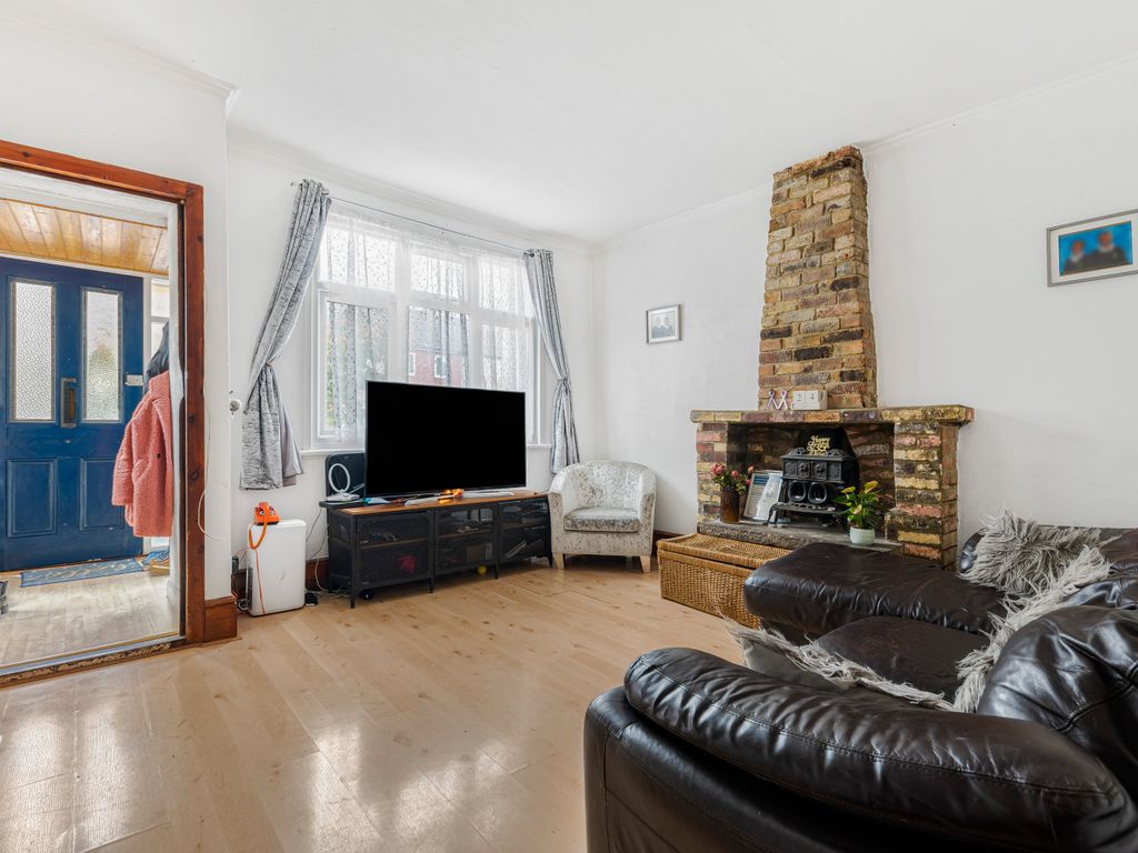 3 bed for sale in Oval Road, Croydon, Surrey CR0, £375,000