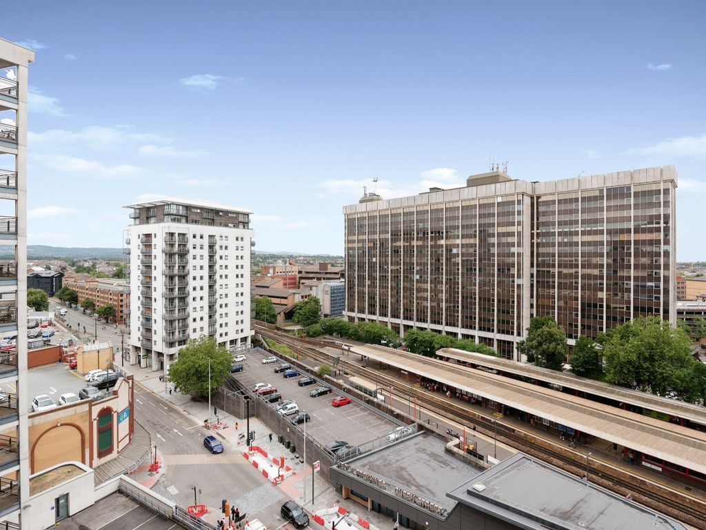 1 bed flat for sale in Landmark Place, Churchill Way, Cardiff CF10, £