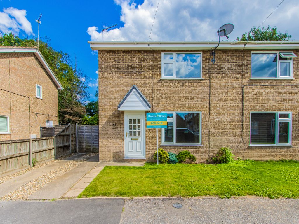 2 bed semidetached house for sale in Manorfield Close, Ormesby, Great