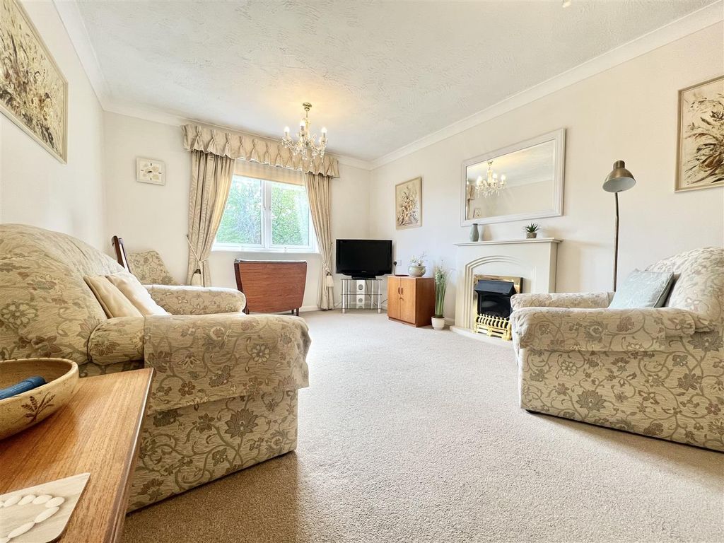 1 bed flat for sale in Malborough Court, Cranley Gardens, Wallington