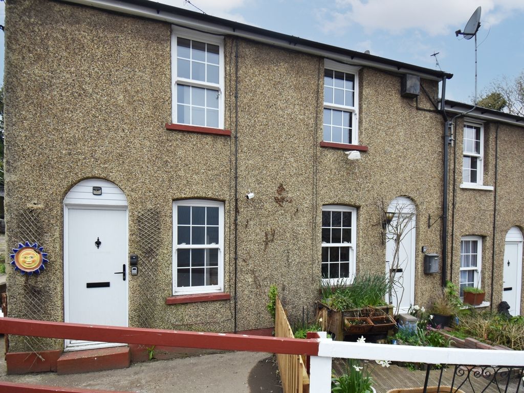 2 bed terraced house to rent in St. Margarets Road, South Darenth