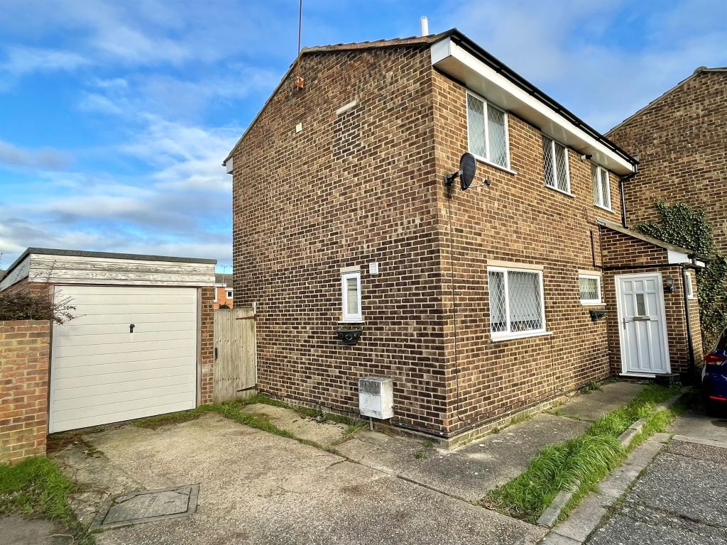 3 bed semidetached house for sale in Winstanley Road, Saffron Walden