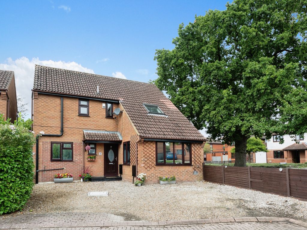 3 bed detached house for sale in Hockliffe Brae, Walnut Tree, Milton