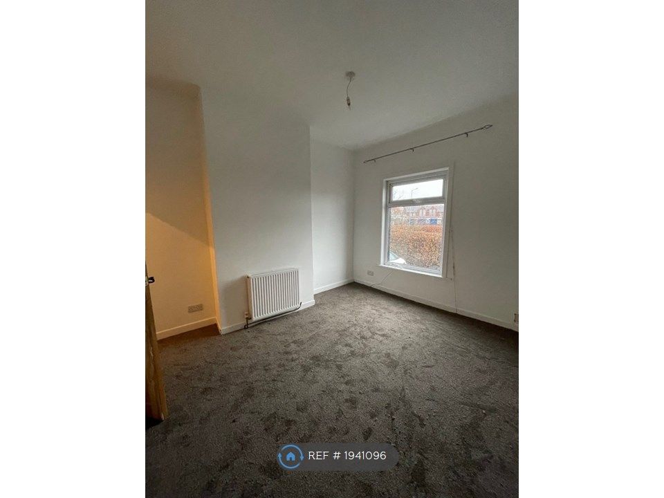 2 bed terraced house to rent in Street, Horwich, Bolton BL6