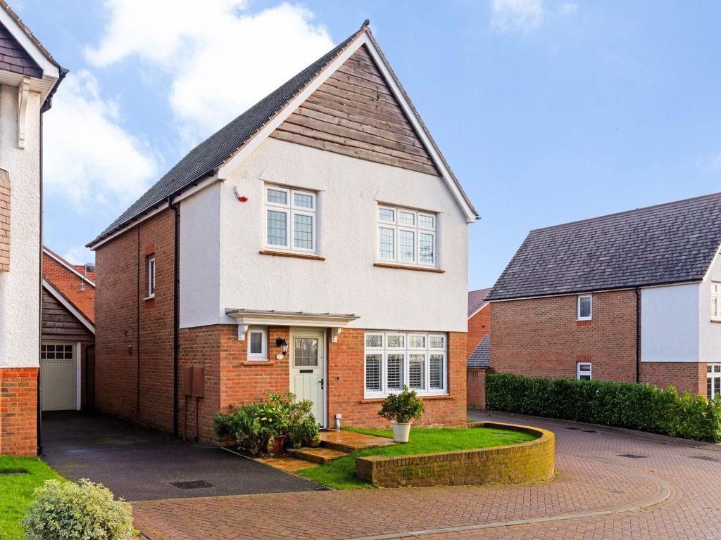 3 bed detached house for sale in Jones Close, Wilton, Salisbury SP2, £