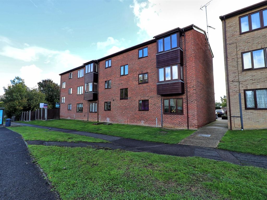 2 bed flat for sale in Chestnut Court High Road, Vange, Basildon SS16