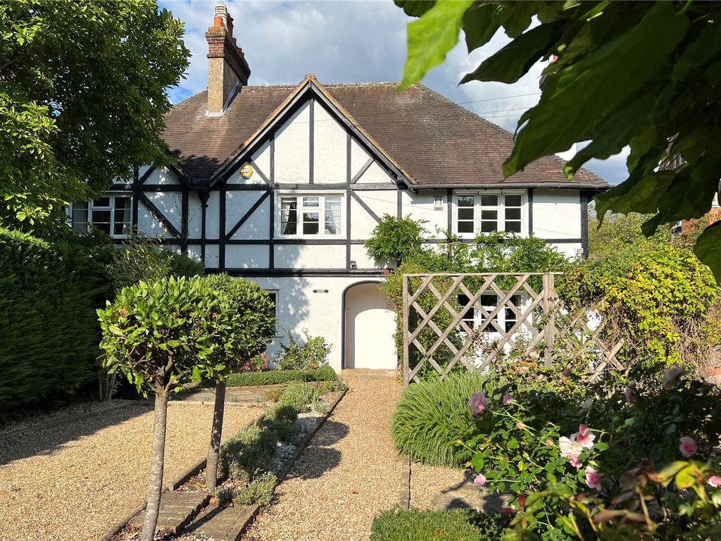 3 bed semidetached house for sale in The Old Street, Fetcham