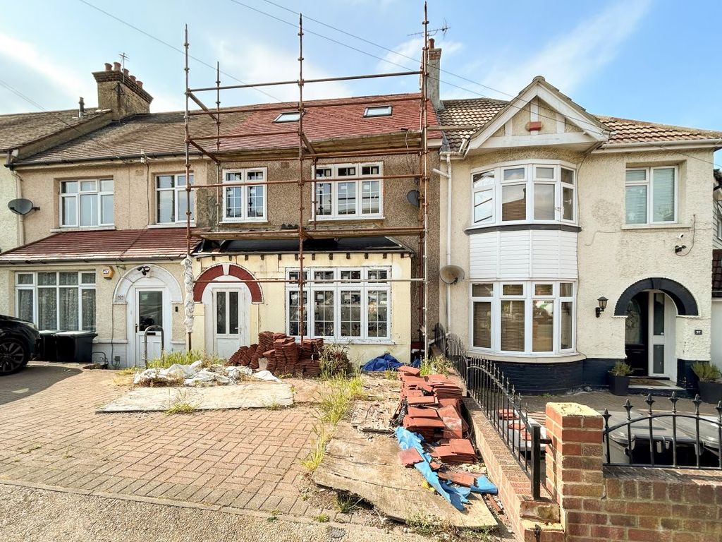 5 bed property for sale in Lamorna Avenue, Gravesend DA12 Zoopla