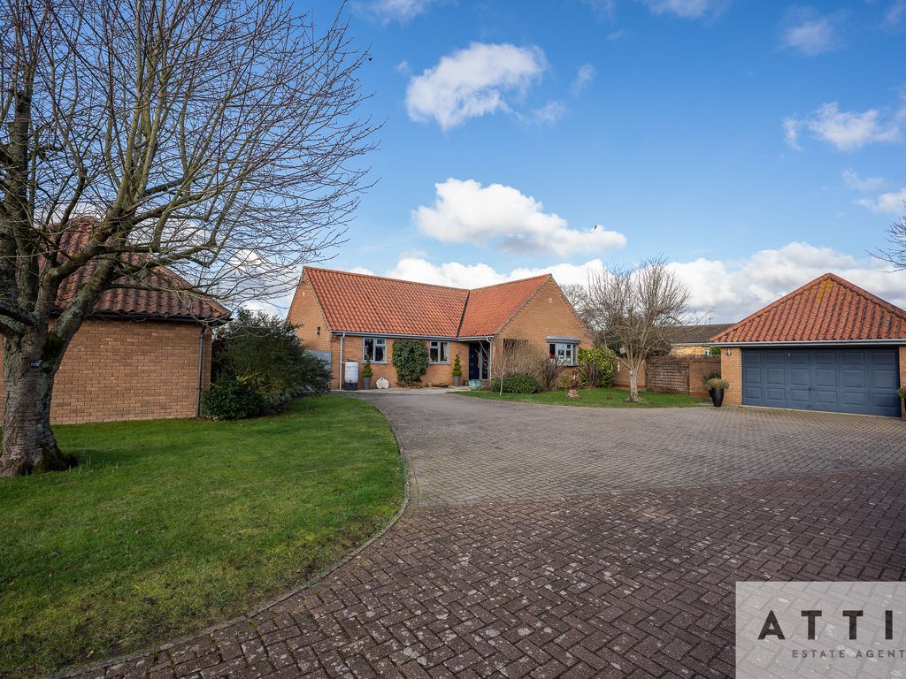 3 bed detached bungalow for sale in Huntley Court, Harrisons Lane