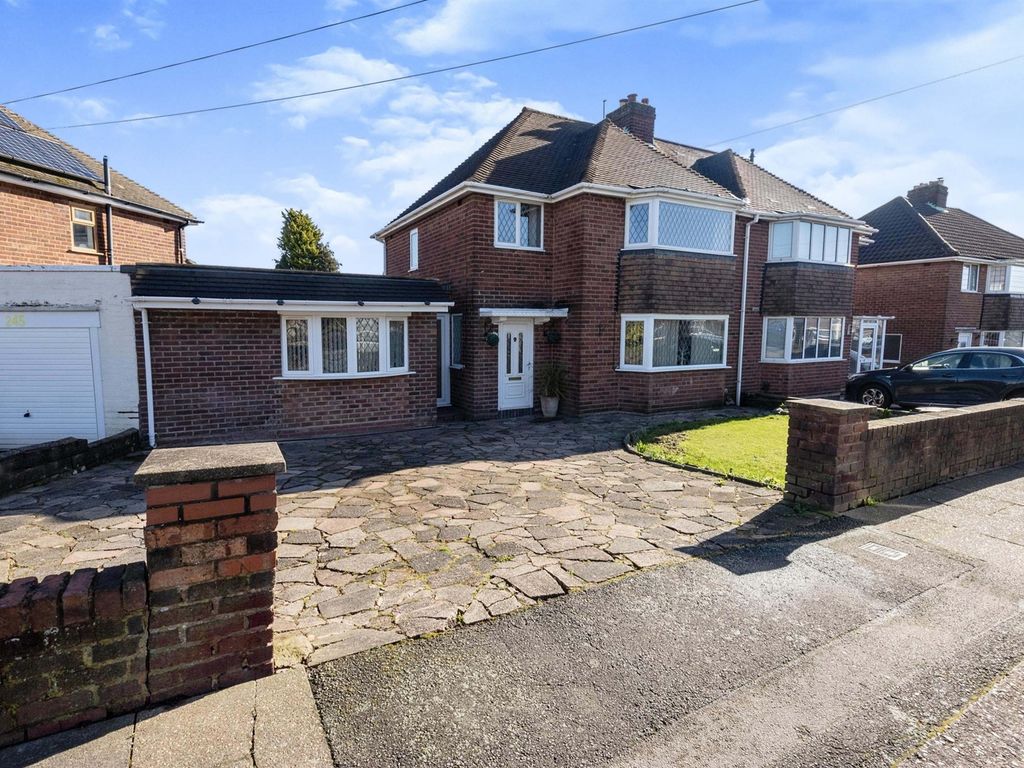 4 bed semidetached house for sale in Chantrey Crescent, Great Barr