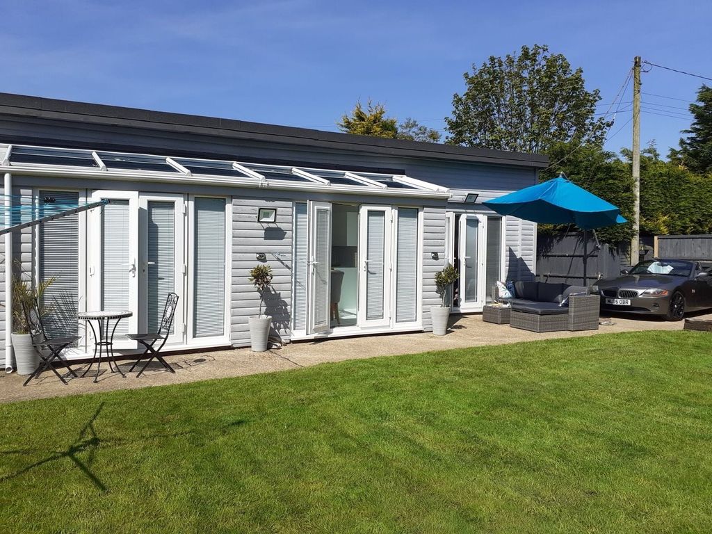 2 bed detached bungalow for sale in Lakeside, Anderby Creek, Skegness, Lincolnshire PE24 Zoopla