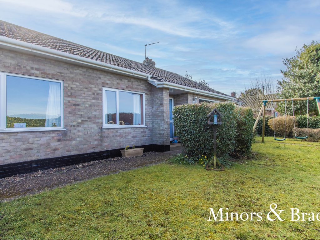 3 bed detached bungalow for sale in Beech Tree Way, Earsham, Bungay