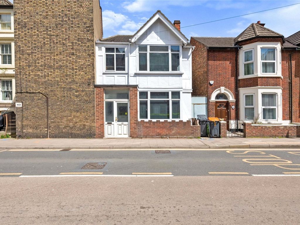 7 bed end terrace house for sale in Ashburnham Road, Bedford MK40 Zoopla